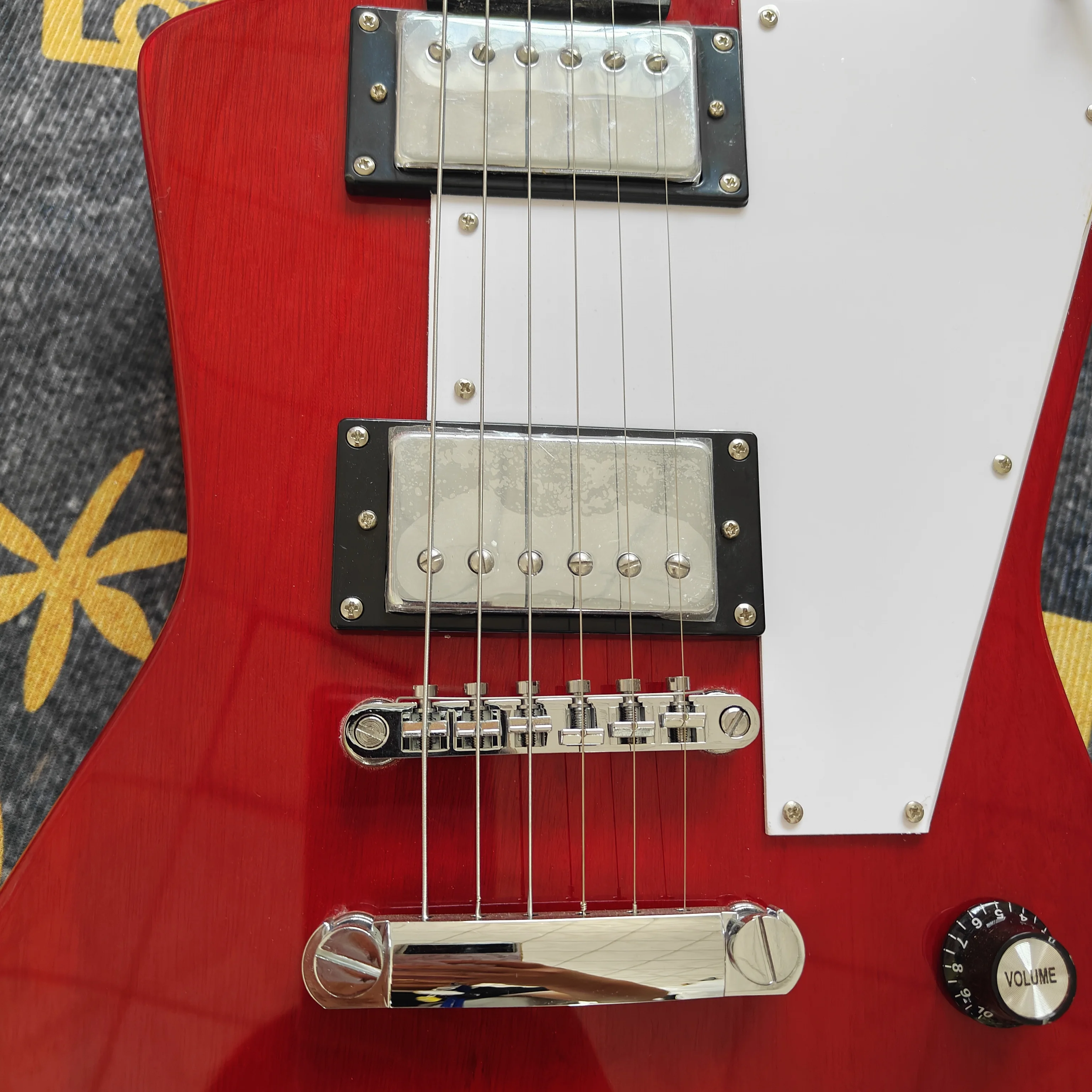 No brand, red alien-shaped electric guitar, fixed bridge with dual pickups, rock and heavy metal stage performance electric guitar, shipped from local warehouse, rock, 22 frets 6 strings