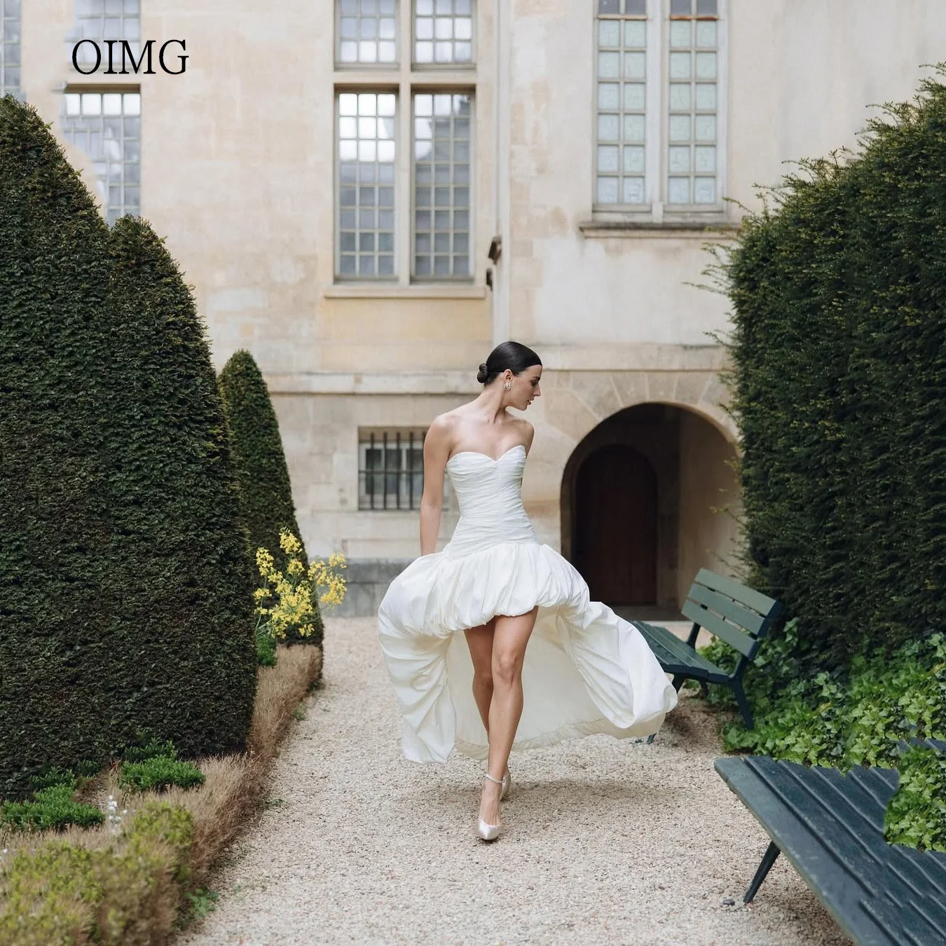 

OIMG Asymmetric Ivory Sweetheart Neck Wedding Dress Sleeveless Bride Dresses Floor Length Wedding Gowns 2025 Customized