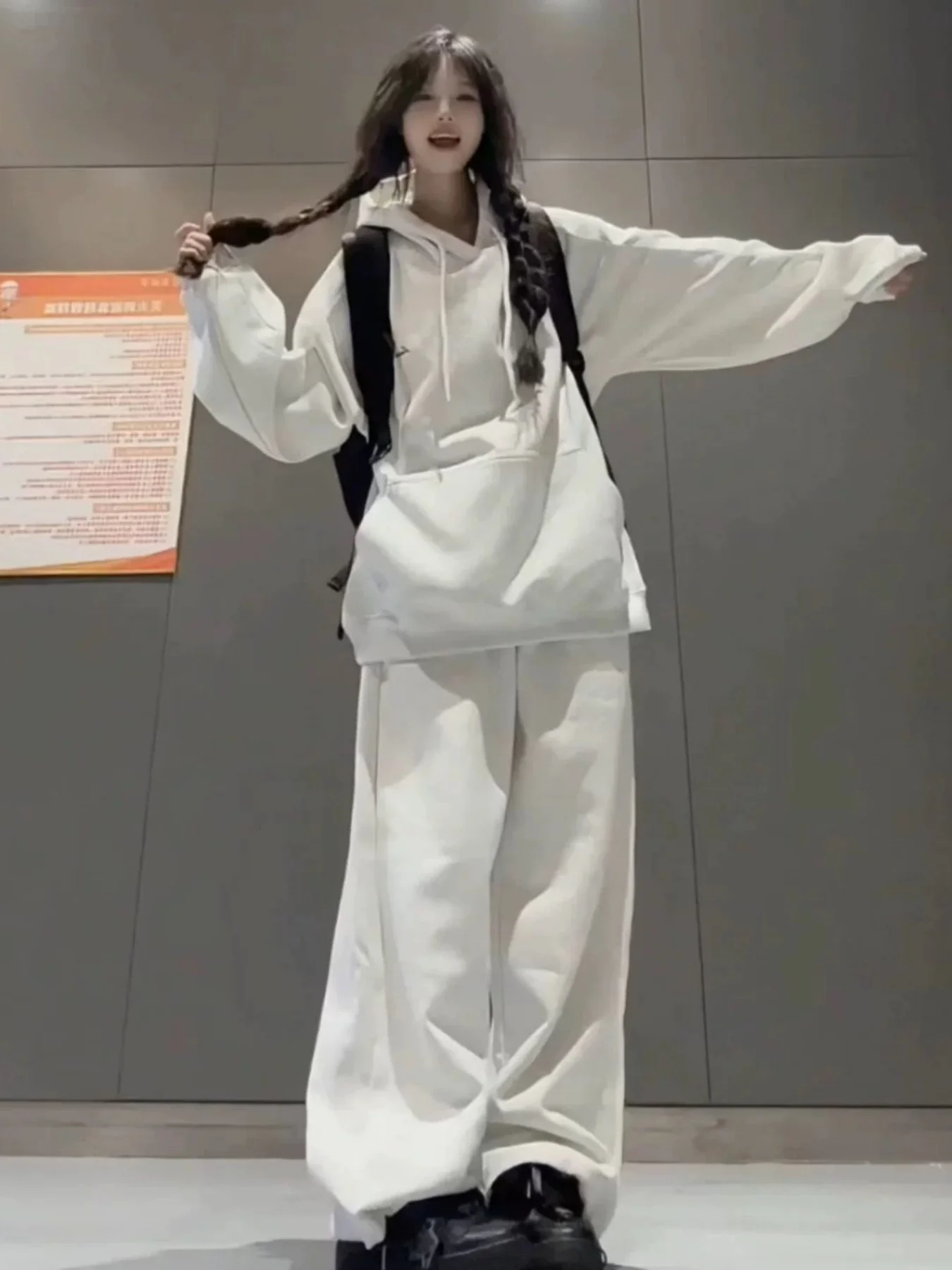 

Белый и серый повседневный спортивный костюм для женщин, тонкий весенне-осенний стиль, ретро-мода, непринужденный и элитный, толстовка с капюшоном, повседневный универсальный комплект из двух предметов