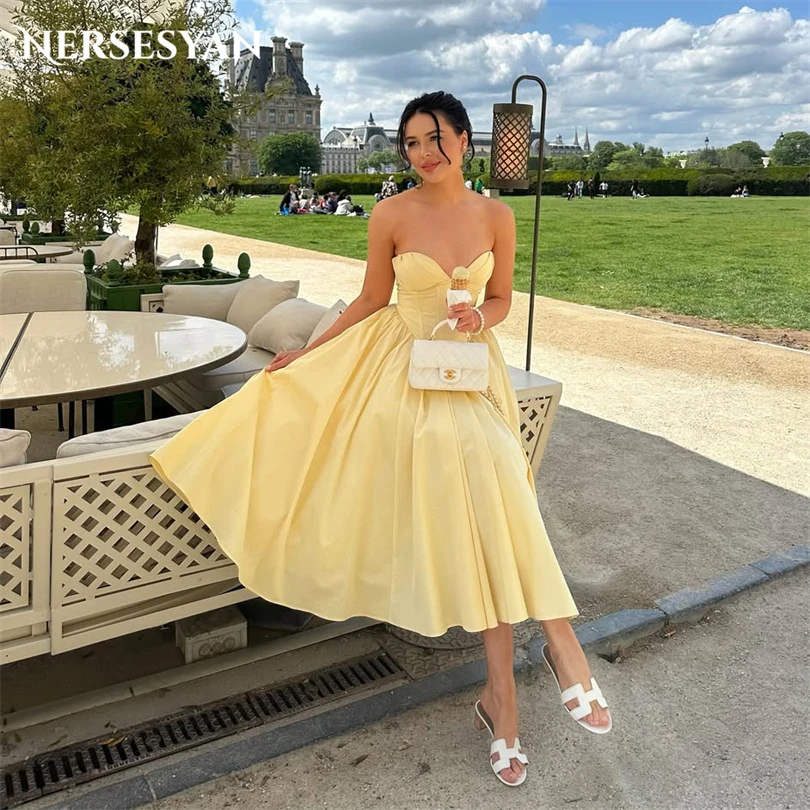

Nersesyan Simple Yellow Prom Dresses Off Shoulder Sweetheart Homecoming Gowns Lace Up Back 2025 Guest Party Dress Customized