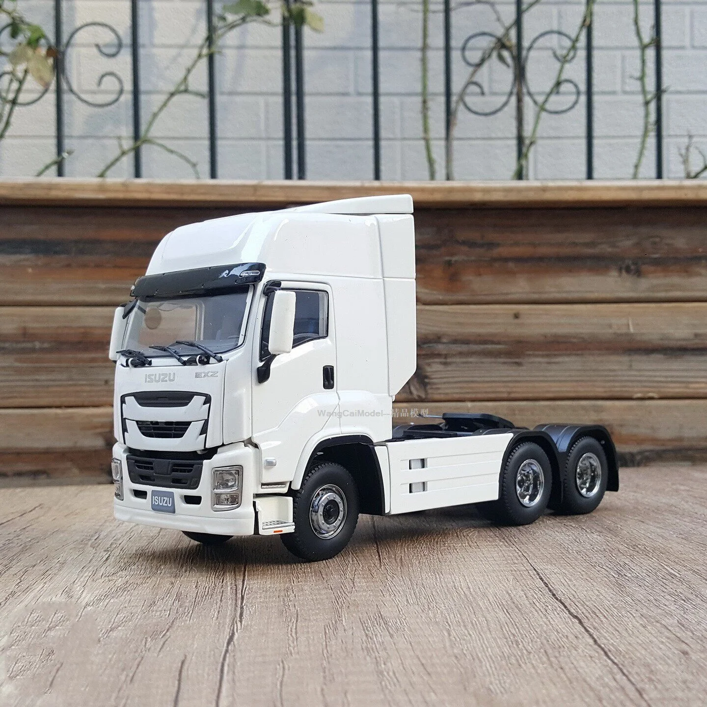 

Изысканная коллекционная модель из литого металла 1:32 ISUZU GIGA 6X2 с тягачом-полуприцепом, экспресс-грузовик, тягач, модель из сплава для коллекции, игрушка для взрослых