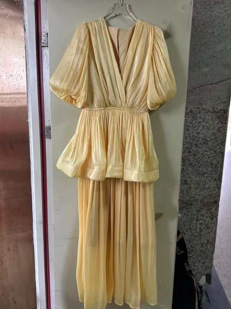 Designer's sexy V-neck elastic and tight cinched pleated dress 2025 summer women's fashion loose and large swing puffy skirt