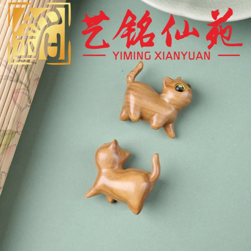 Solid Wood Carved Eyed Curious Cat Figurine Yimingxianyuan Wenwan Hand Piece Desktop Office Ornament Wood Craft Souvenir Gift
