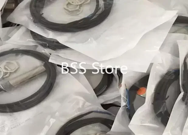 

II5257 II5733 II5751 II5776 II5829 II5920 II5921 II5970 II5978 Inductive Proximity Switch Sensor