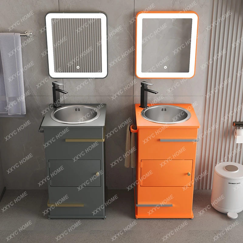 

Умывальник из нержавеющей стали в индустриальном стиле, балкон, двор, встроенный напольный бассейн, колонна, коммерческий ретро