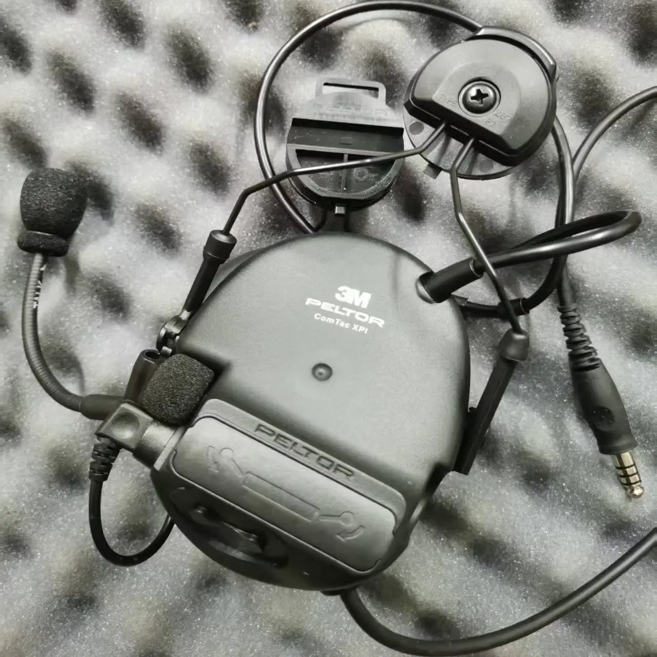 TCA COMTAC XPI VI PELTOR with ARC hanger, pickup noise canceling headphones