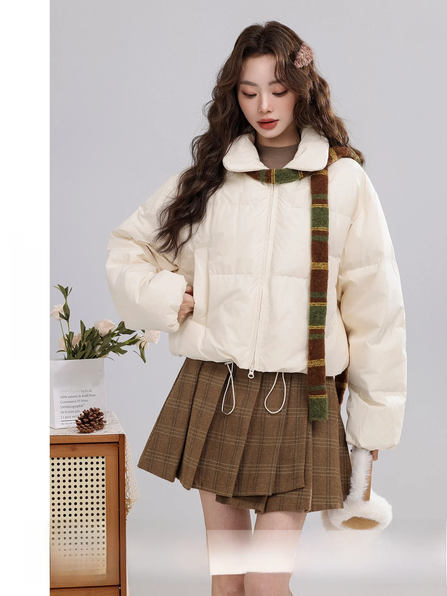 

Зимняя женская куртка Snow Velvet: теплая пуховая куртка свободного кроя из полиэфирного волокна с эластичным уплотнителем, белый пух