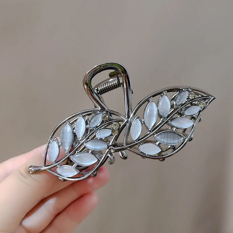 

Захват листьев кошачий глаз — универсальный повседневный аксессуар для затылки головы, с заколкой в виде акулы.