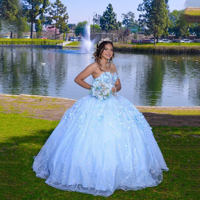 ANGELSBRIDEP Nuovi abiti Quinceanera azzurri Appliques Perline di pizzo Abito da ballo fiore 3D di cristallo Dolce 15 anni Personalizzato