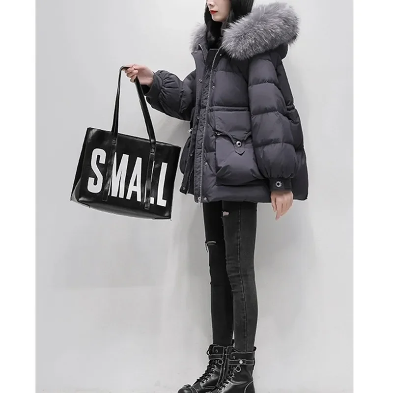 Weiße kurze Daunenjacke für Damen, Winter 2025, neue koreanische Version, lose dicke Dame, großer Pelzkragen, weiße Entendaunenmäntel