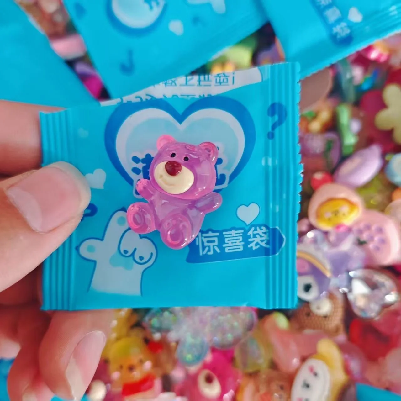 Lot de 10/20/60 mini-ornements en résine, petits jouets en sachet surprise, modèle de jouet pour enfants, cadeau pour fête de famille, envoi aléatoire