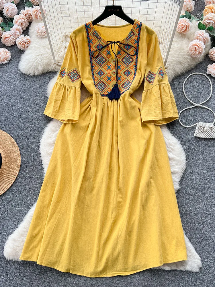 

Women Autumn Ethnic Style Retro Embroidery Strap Round Neck Slim Mid Length Foreigner Flare Sleeve Holiday Dress D4927