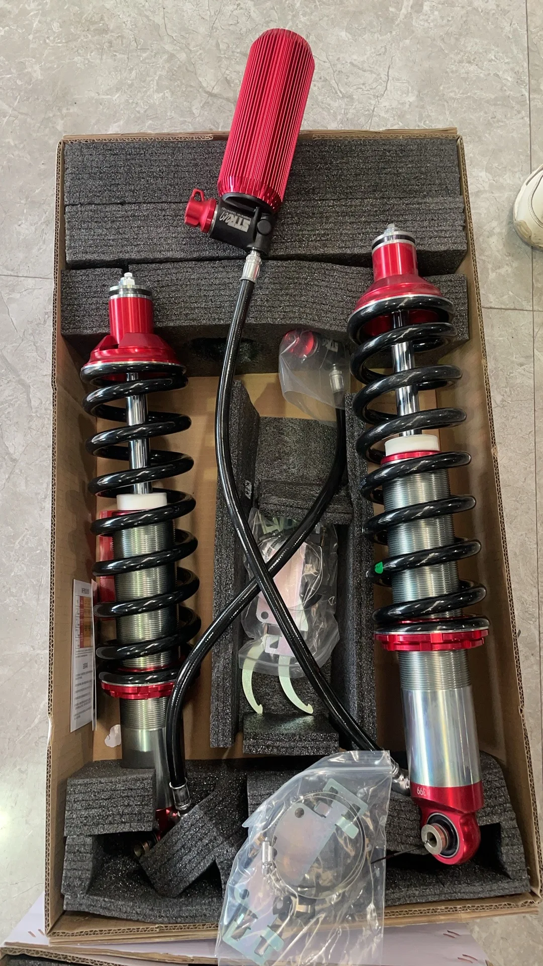 طقم ممتص صدمات النيتروجين عالي الأداء من الفولاذ الكربوني متوافق مع بورش كايين 955/957/958