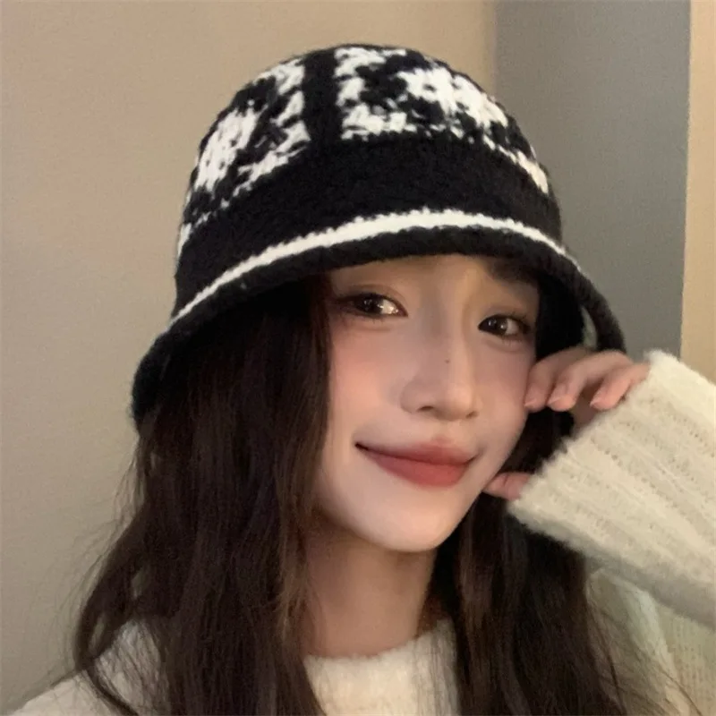 Women's lion dance knitted hat. Autumn & winter. Contrasting colors. Face-flattering, ear-protecting. Bucket style.