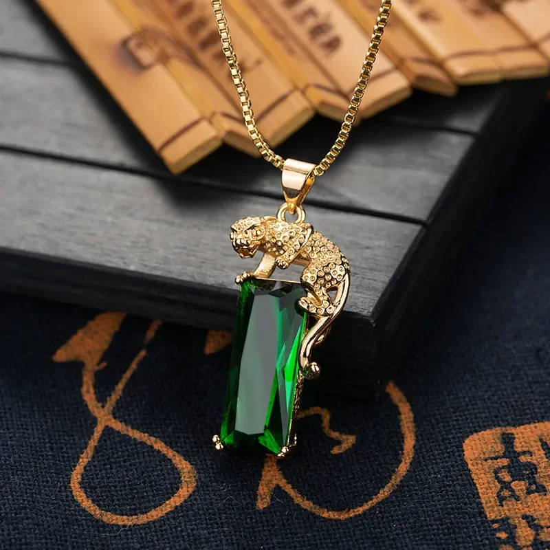 Vintage Carving Oval green Gemstones natural emerald Pendant Necklaces for Women 18k Gold Diamonds Choker Jewelry gold jewelry