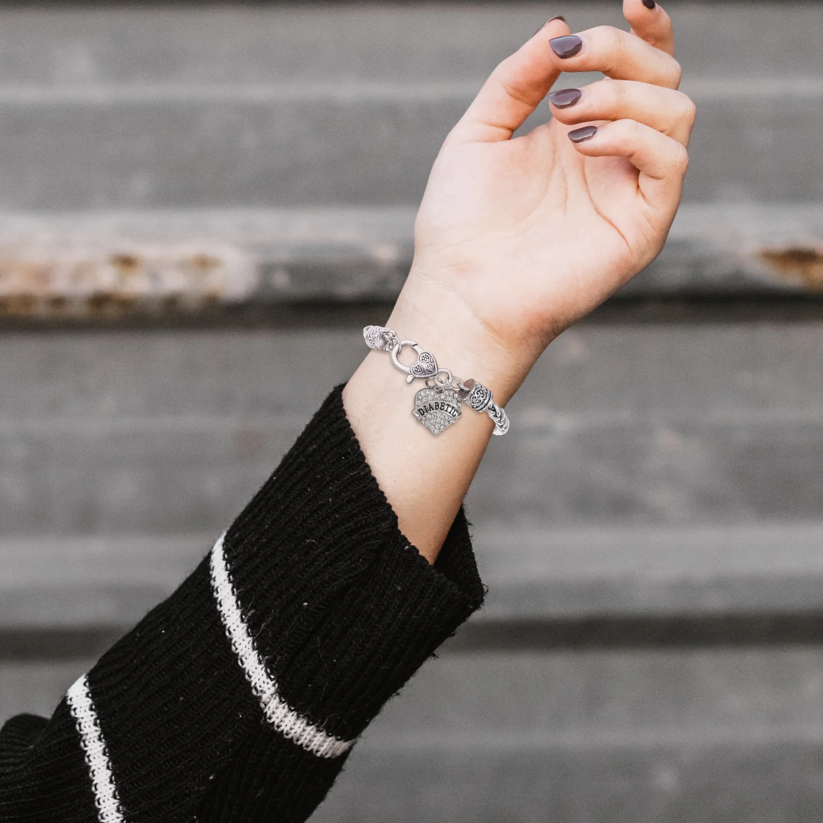 Exquisite Water Drill Heart Bracelet Delicate Charm Wear-Resistant Women Fashion Accessory Friendship Gift Graduation Birthday
