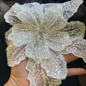 Weiße mehrschichtige Spitze mit Pailletten besetzte 3D-Blumen-Patch DIY Kleidung dekorative Applikation Pullover Mantel Zubehör