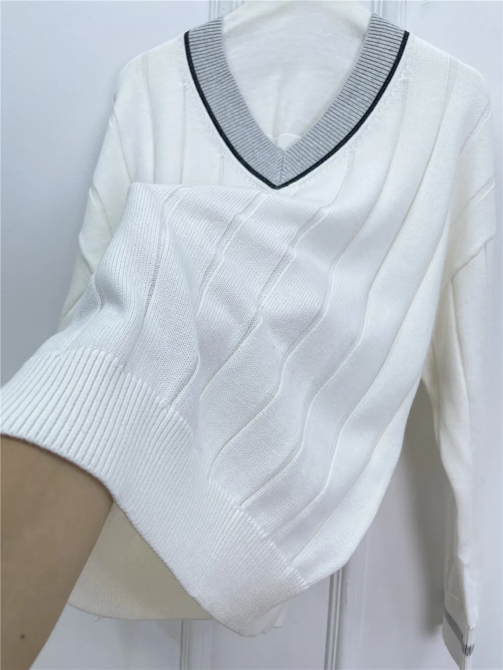 

25 Autumn/Winter New Women's Cotton V-Neck Contrasting Knitted Casual Pullover