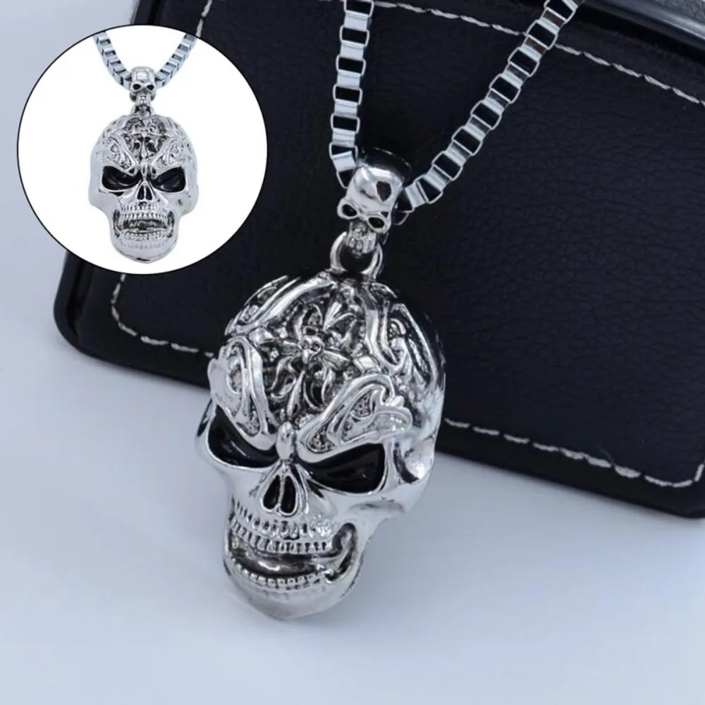 Hip Hop Retro Evil Skull Necklace Metal Skull Pendant Collar Gothic Skull Chain Skull Fashion Men and Women Punk Style Jewelry