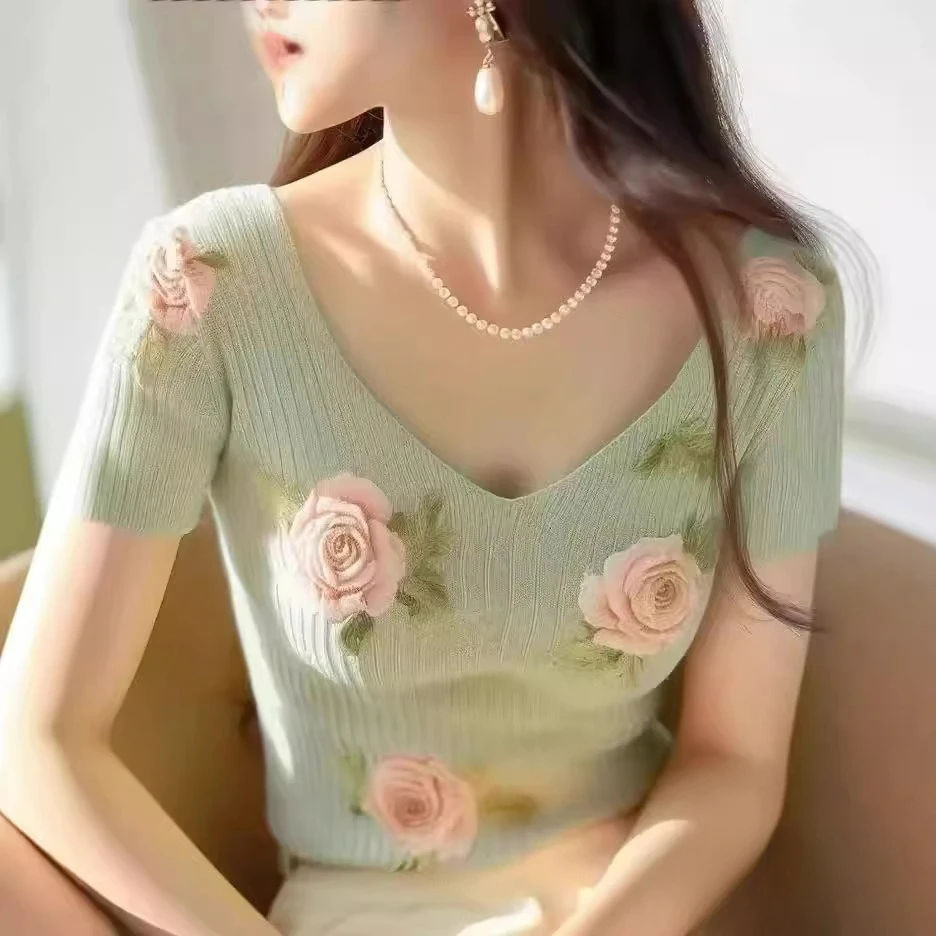 

Летние женские облегающие трикотажные изделия с коротким рукавом и v-образным вырезом в полоску, модные универсальные трикотажные рубашки в корейском стиле с цветочным принтом B47