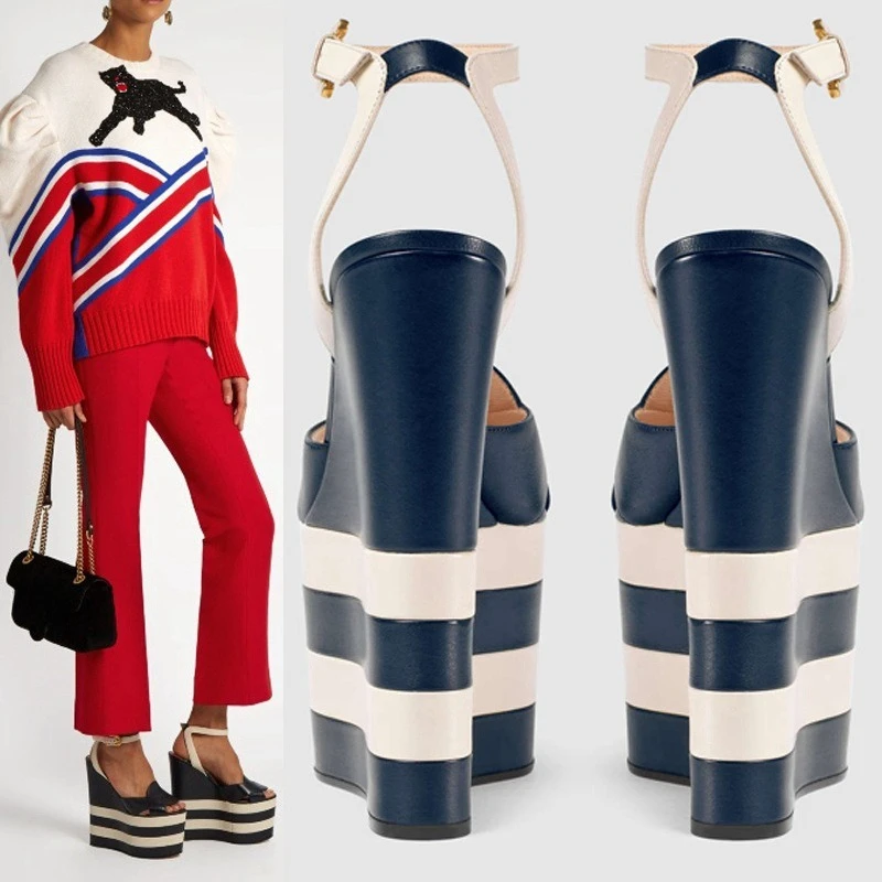 

Европейские и американские женские модные сандалии с открытым носком, на толстой подошве, с одним ремешком на пряжке и цветными вставками.