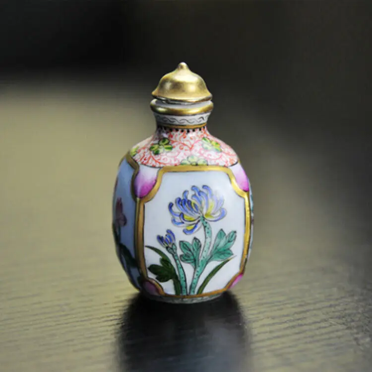 Chinese Famille Rose Porcelain Qing Qianlong Hand Painted Four Seasons Flower Snuff Bottle Color Pattern Random Delivery