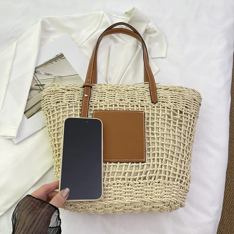 A hand-woven summer beach package with a large-capacity vegetable basket tote bag suitable for summer vacation use