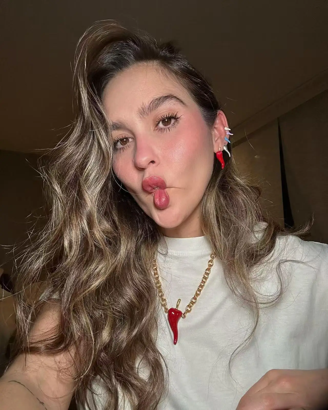 Vintage Red Pepper Pendant Necklace for Women Metal Collarbone Chain Holiday Jewelry Fashion Accessory