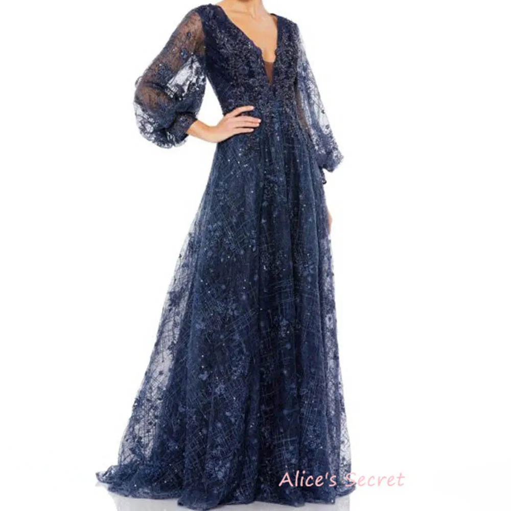 

A-Line Lace Mother of the Bride Dress V Neck Long Sleeves Applique Full Length Sweep Train For Wedding Party