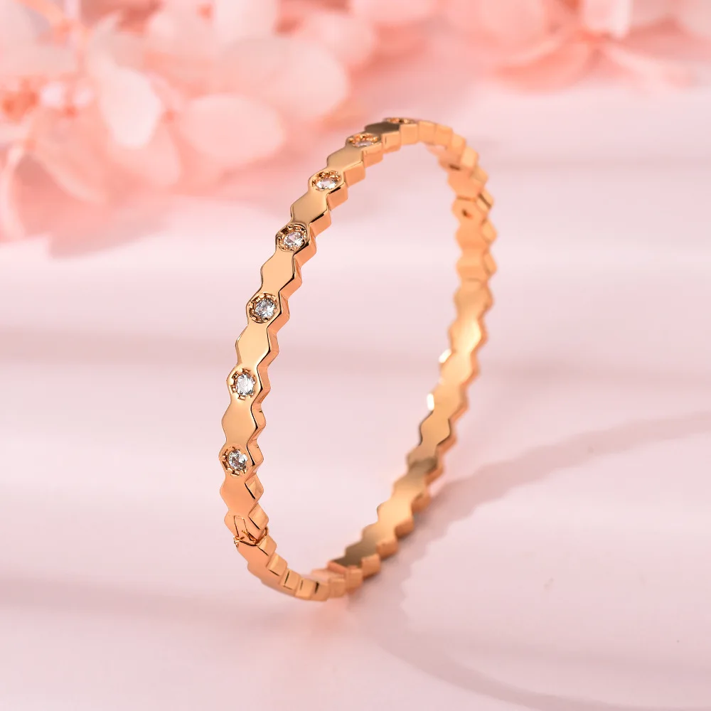 

Luxury Elegant Honeycomb Bangle - Exquisite Craftsmanship, Unique Design, Closed Women's Fashion Handpiece