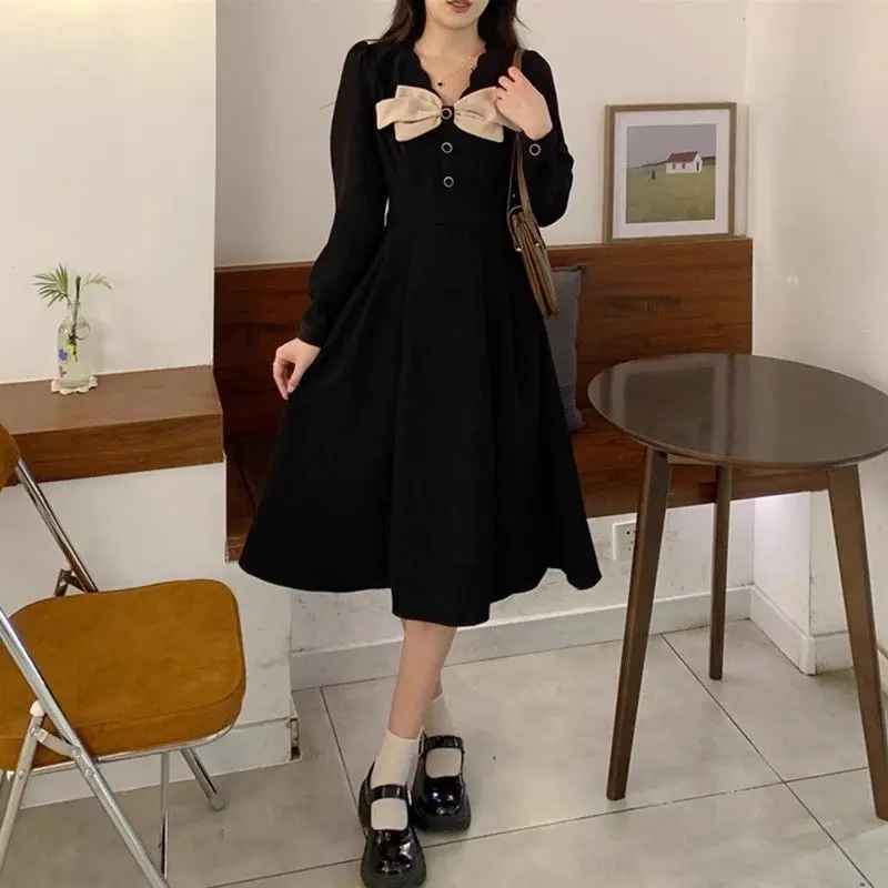 Retro Hepburn Style Dress Women\'s Plus Size Three-dimensional Bow Temperament Long Sleeved Small Black Dress