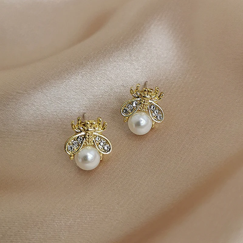 Fashion Bee Pearl Earrings Are Simple, Small and Delicate, Fashion Earrings Are Elegant, Crystal Earrings Are Women\'s Gifts