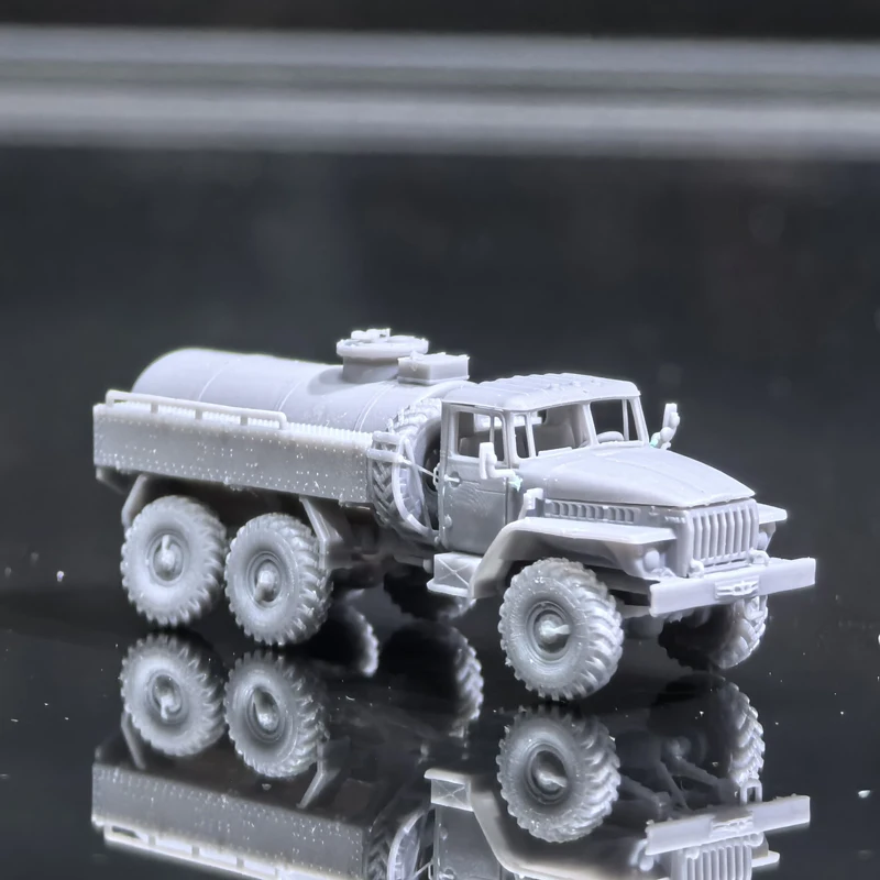 

1PCS 1/144 Scale Ural Oil Truck Static Model 3D Printed Miniature Tanker Vehicle Unpainted Ornament for Diorama Making DIY Hobby