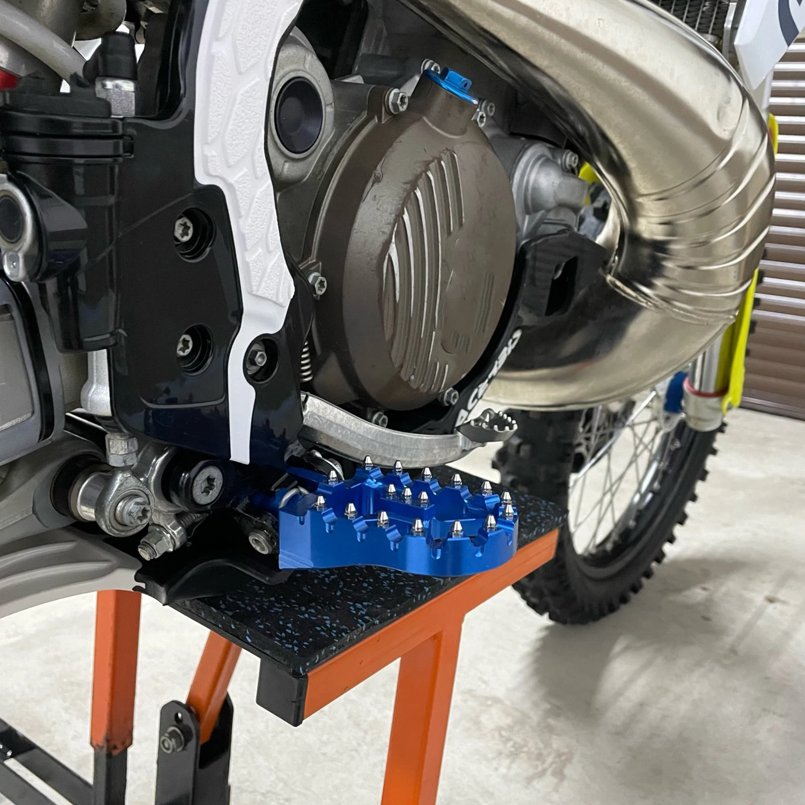 NICECNC Fußrasten Fußstützen für Husqvarna TE FE FC TC TX FX 125 200 250 350 450 2016 2017–2022 2018 2019 FC250 FC350 FC450 2016