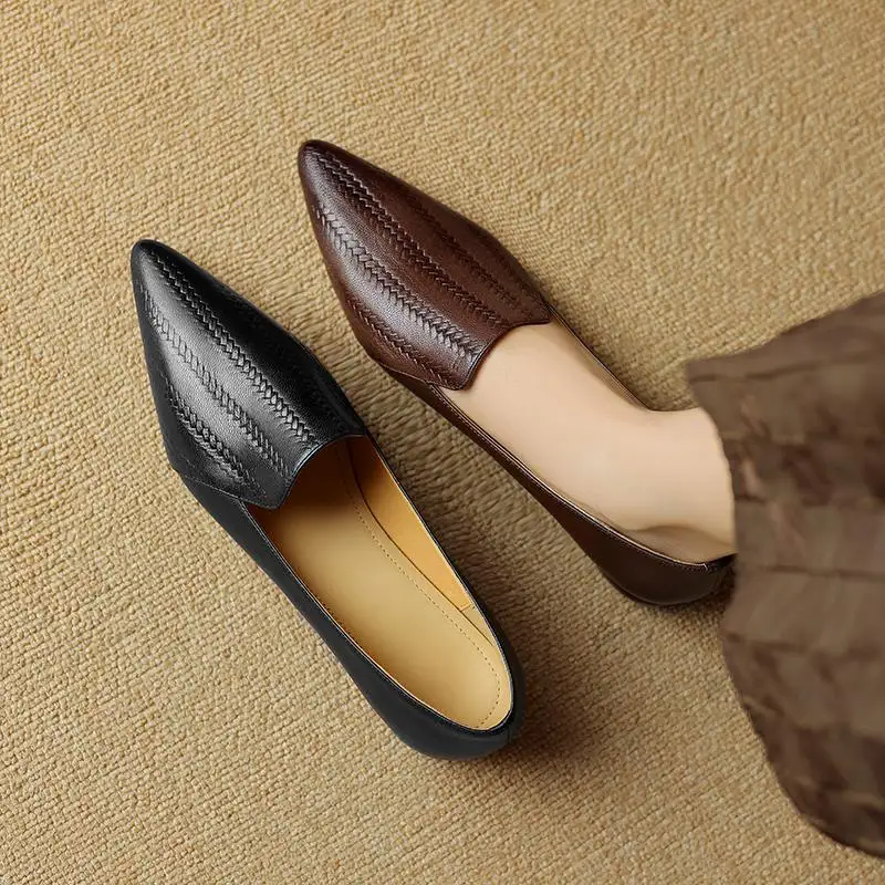 Krazing Pot Full Grain Leather Low Heels Spring Brand Shoes Slip On Vintage Pointed Toe Prints Brand High Quality Women Pumps