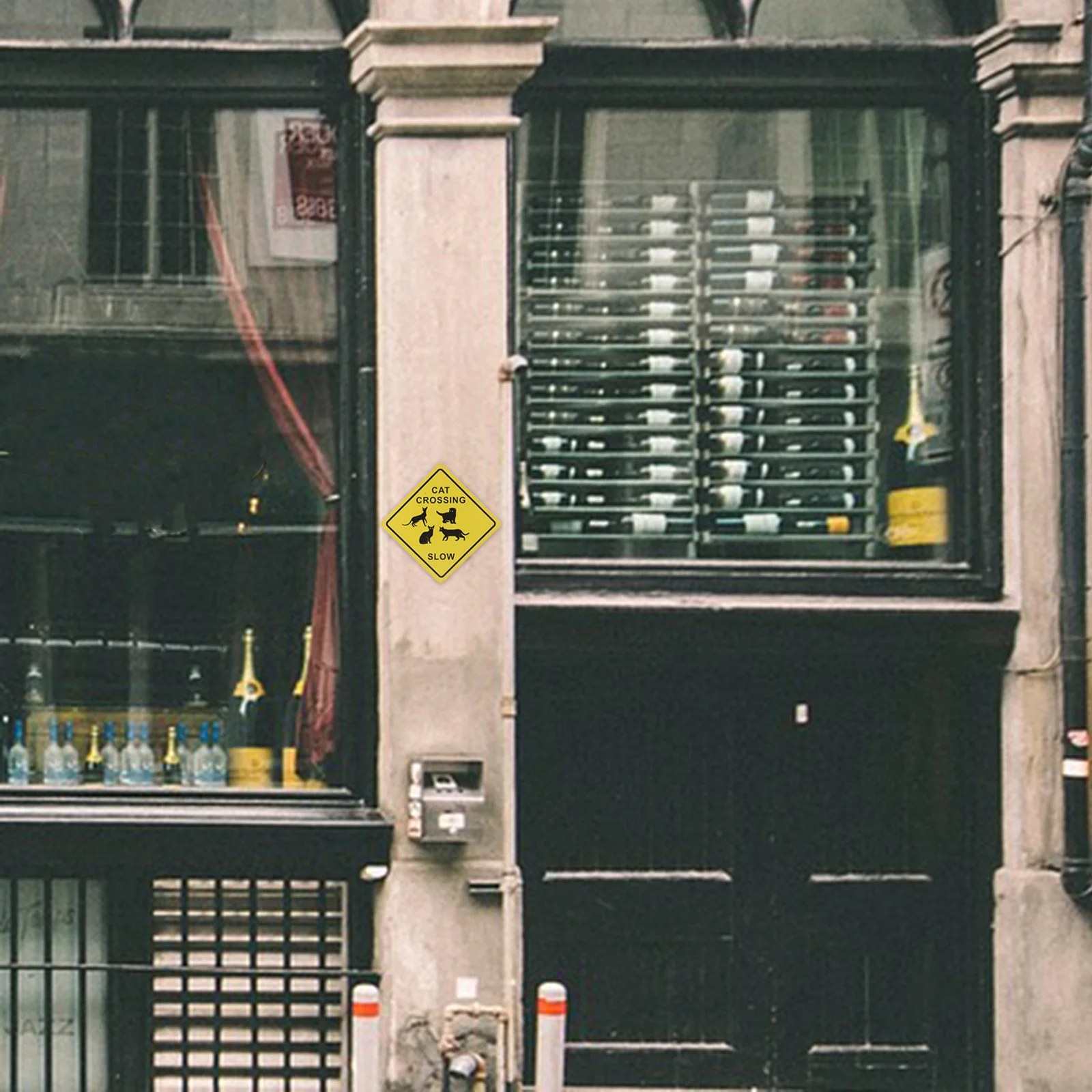 

Metal Cat Crossing Sign Wall Decor for Bar Home Living Room Vintage Style Iron Art Safety Warning Cat Crossing Sign