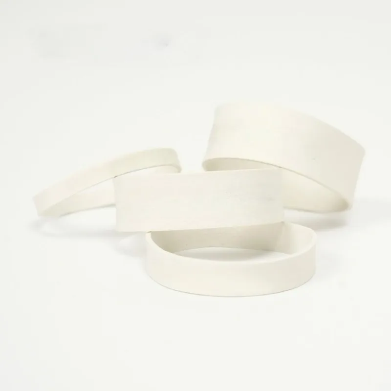 Stretching belt enhances balance and muscle strength, relieves wrist pain and injury