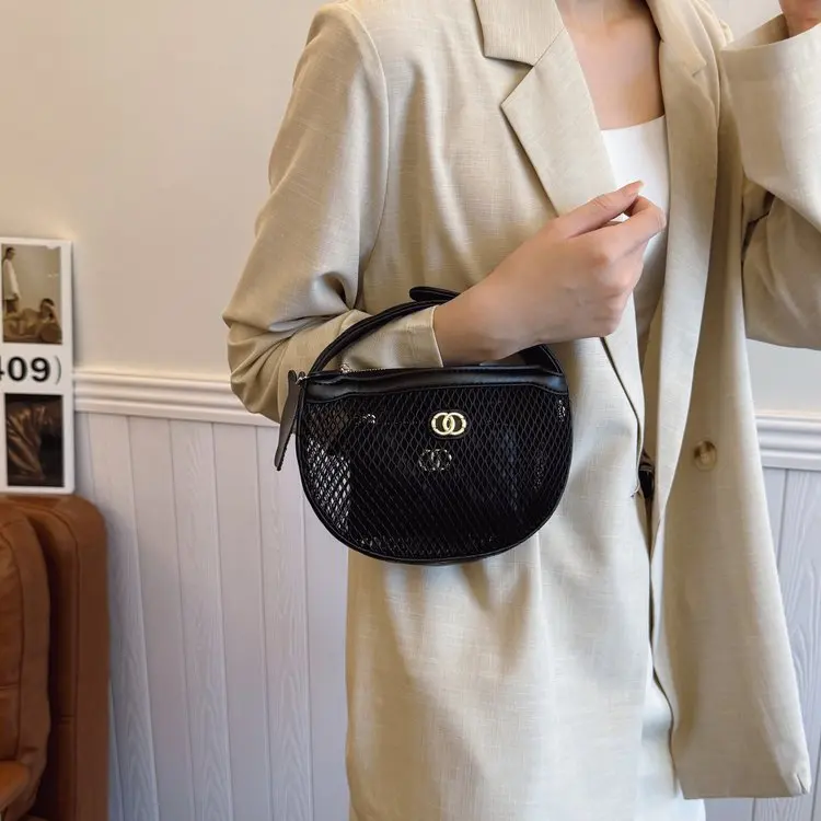 

2025 New! Hula Hoop Xiaoxiangfeng Woven Bag - Grandma Xiang Hollow Mesh Cloth, Chain Crossbody/Underarm for Women