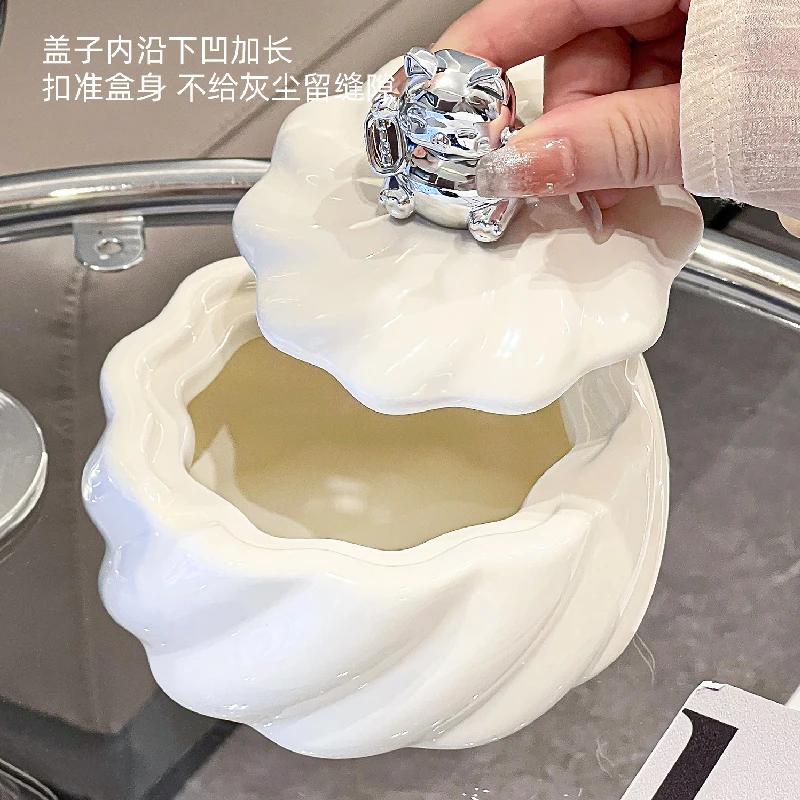 Creative Ceramic Ashtray with Cover To Prevent Fly Ash Household Living Room Luxury Ashtray Round Ceramic Ash Storage Tank