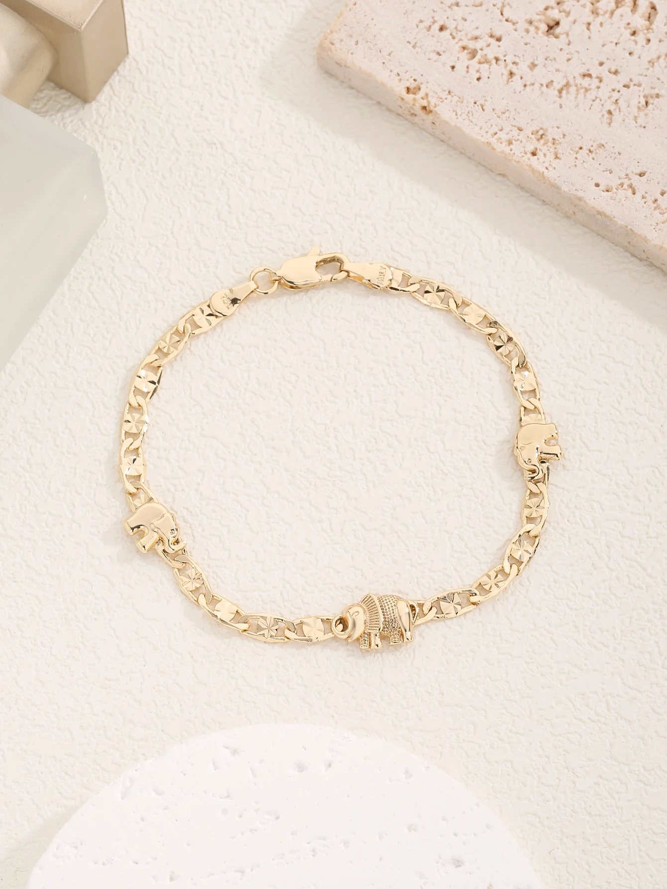 FanSibao-pulsera de elefante hueco para mujer, joyería de moda tallada clásica, regalo