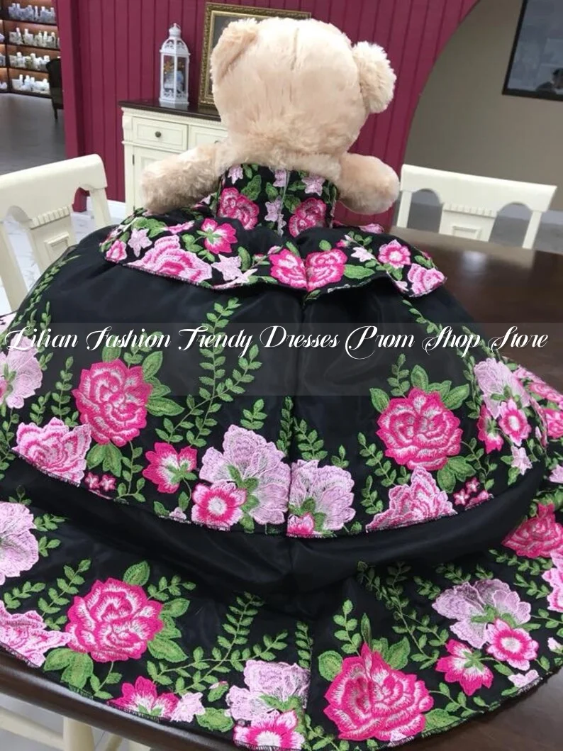 المكسيك Charro Quinceanera تيدي بير فستان أسود 3D الأزهار التطريز كشكش المعطف مخصص
