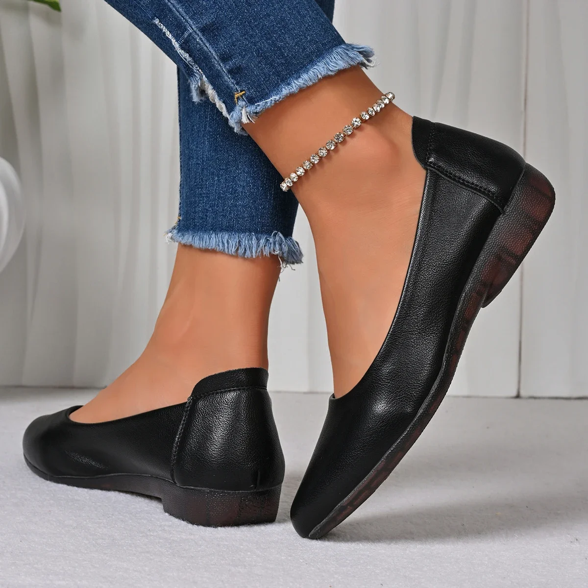 2025 Scarpe da lavoro eleganti e comode alla moda con tacco basso Primavera Autunno Nuove scarpe da donna casual piatte a testa tonda di vendita calda