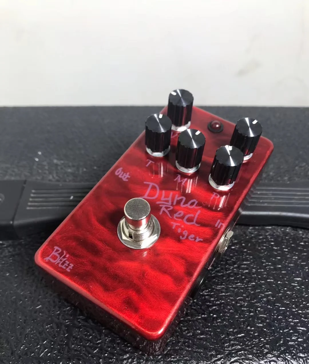 

LILT Dyna Red Tiger 5k, Dynamic Red Distortion Single Block Effector