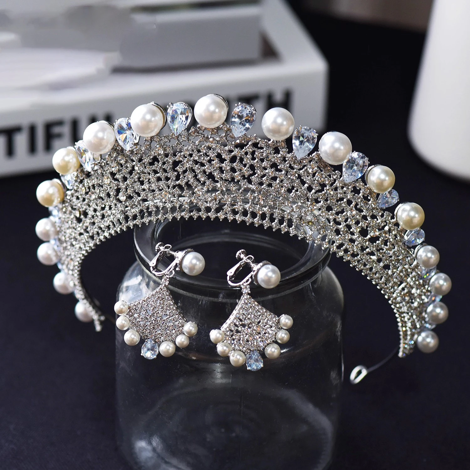 Japanese and Korean Wedding Artificial Pearl Zircon Bride Crown, Hair Accessories for Makeup and Travel Photography, High-end
