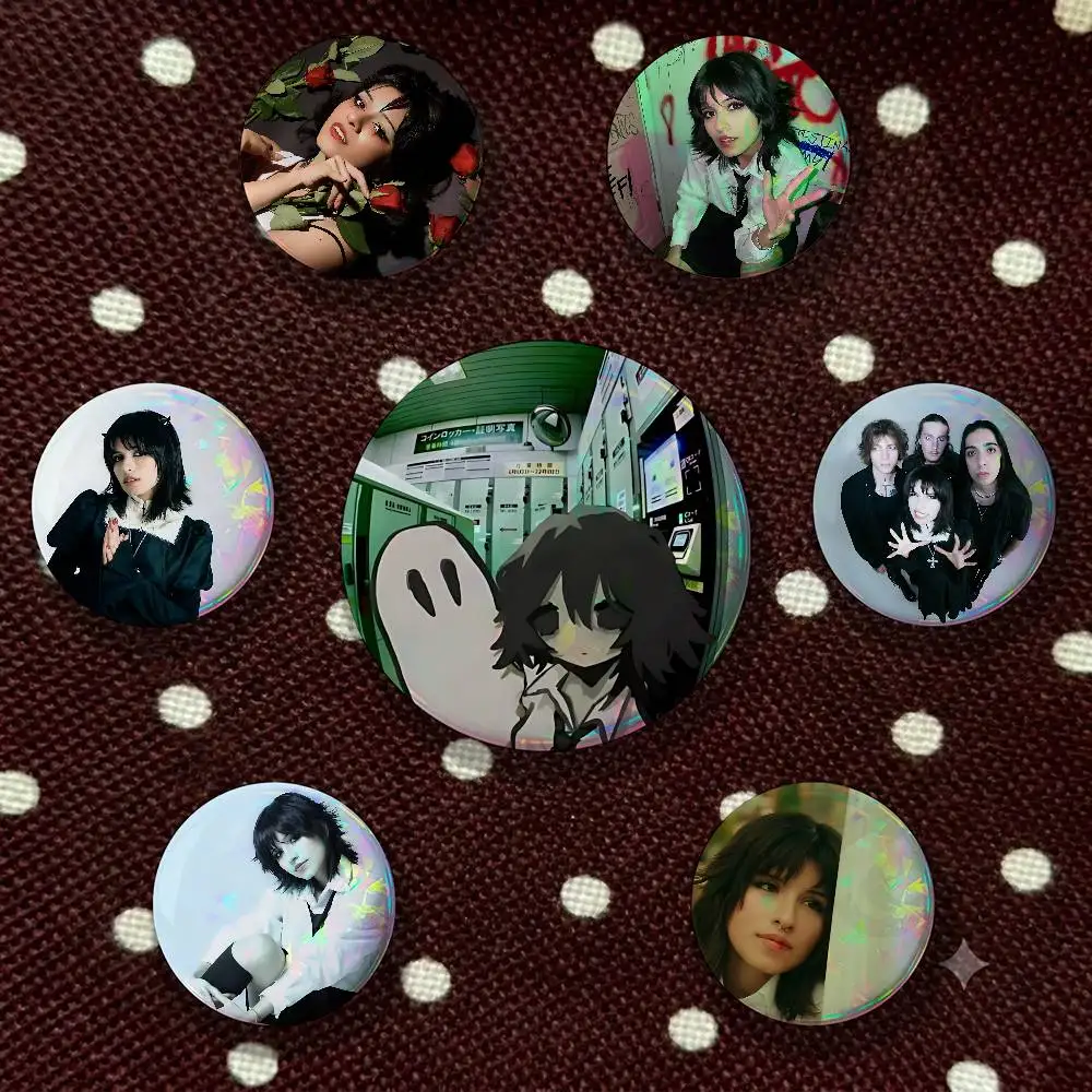 V-Violent Vira Band Tinplate Enamel Pins Creativity Printed Pictures Text Metal Lapel Badges Brooches