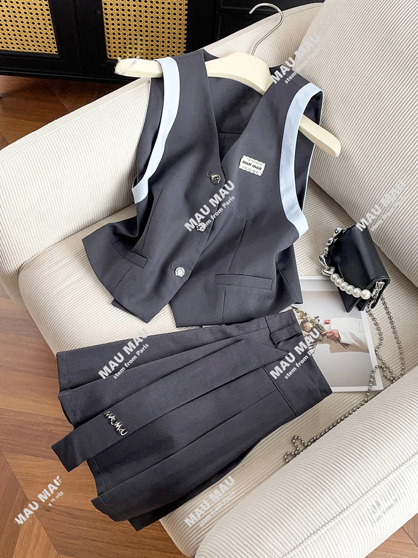 

High-End Summer 2025 Women's Faion Set with Knot V-Ne Vest Top And Pleated Skirt by Nan You