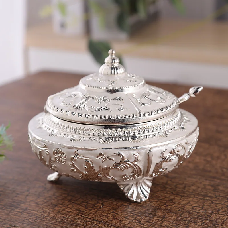 Nordic Gold-plated Metal Seasoning Jar Carving Flower Crafts Storage Jar Spice Pepper Box Luxury Food Grain Jar Kitchen Utensils