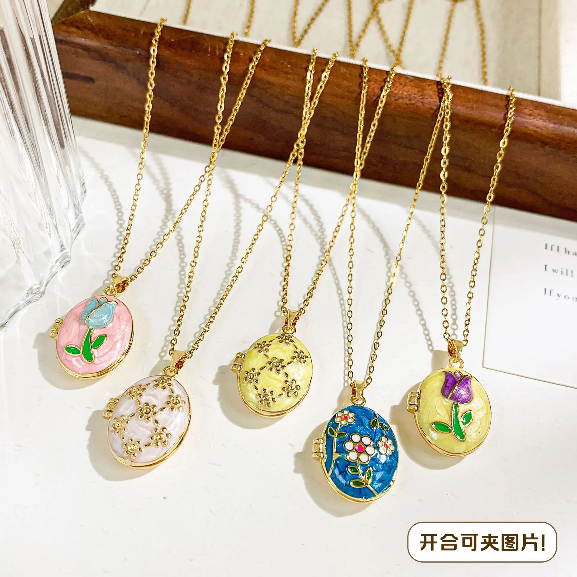 

Vintage Enamel Photo Locket Pendant Necklace for Women Minimalist Luxurious Non-Fading Titanium Steel Jewelry Accessoryry