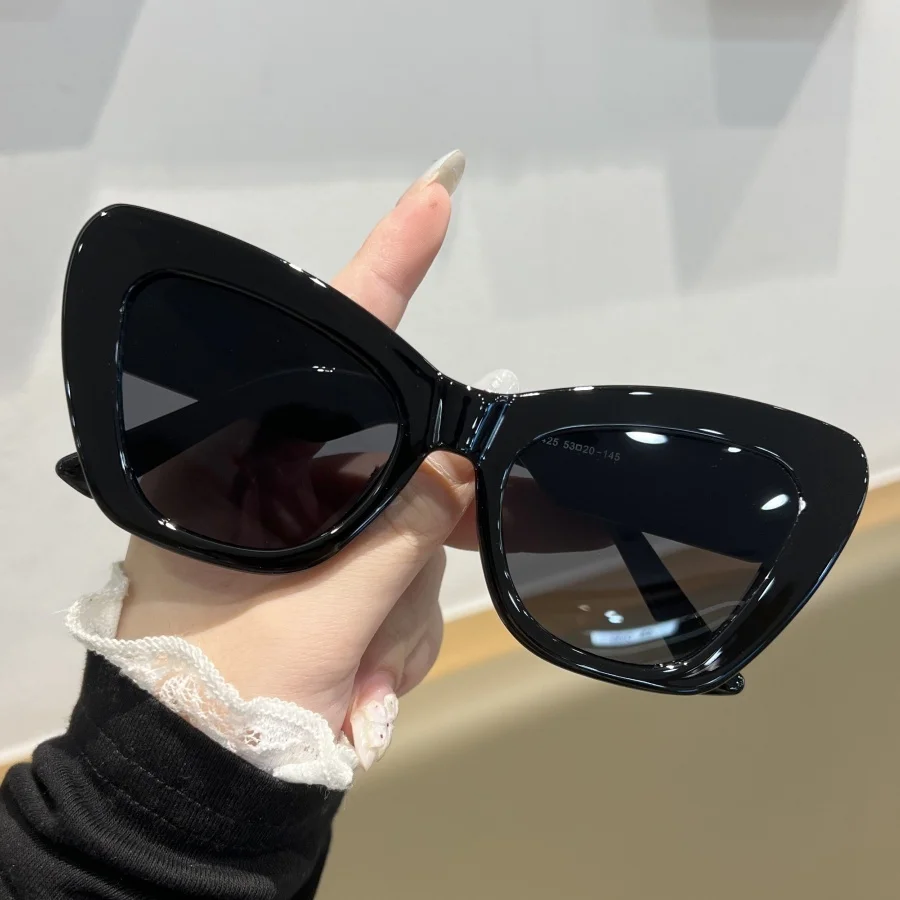 1 pezzo di occhiali da vista alla moda da donna e da uomo con design Cat Eye, bordi larghi, cerniera in metallo alla moda, aspetto elegante, disponibili in M