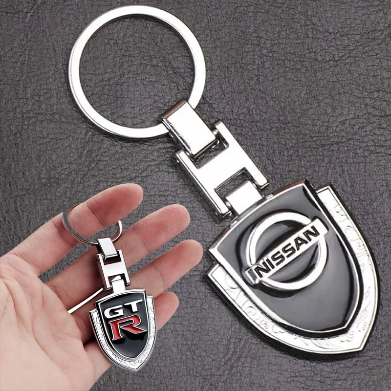 Metal Man Car Logo Key Chain Pendant Woman Keyring for Nissan Sylphy N7 Qashqai J11 Note Navara Juke GTR Patrol X-trail Murano